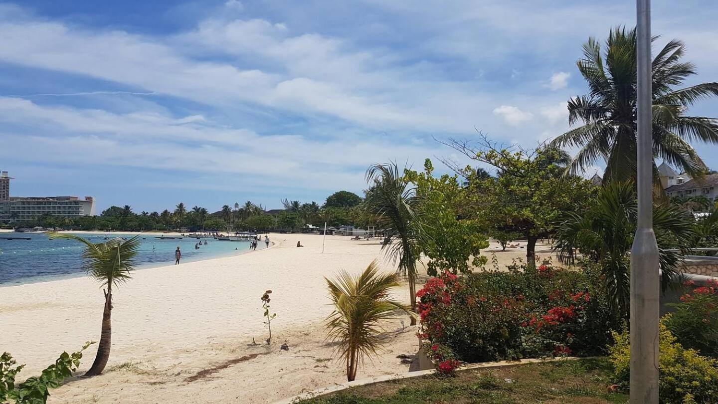 Fisherman'S Point Beach-Front Condomania Ocho Rios Exteriör bild
