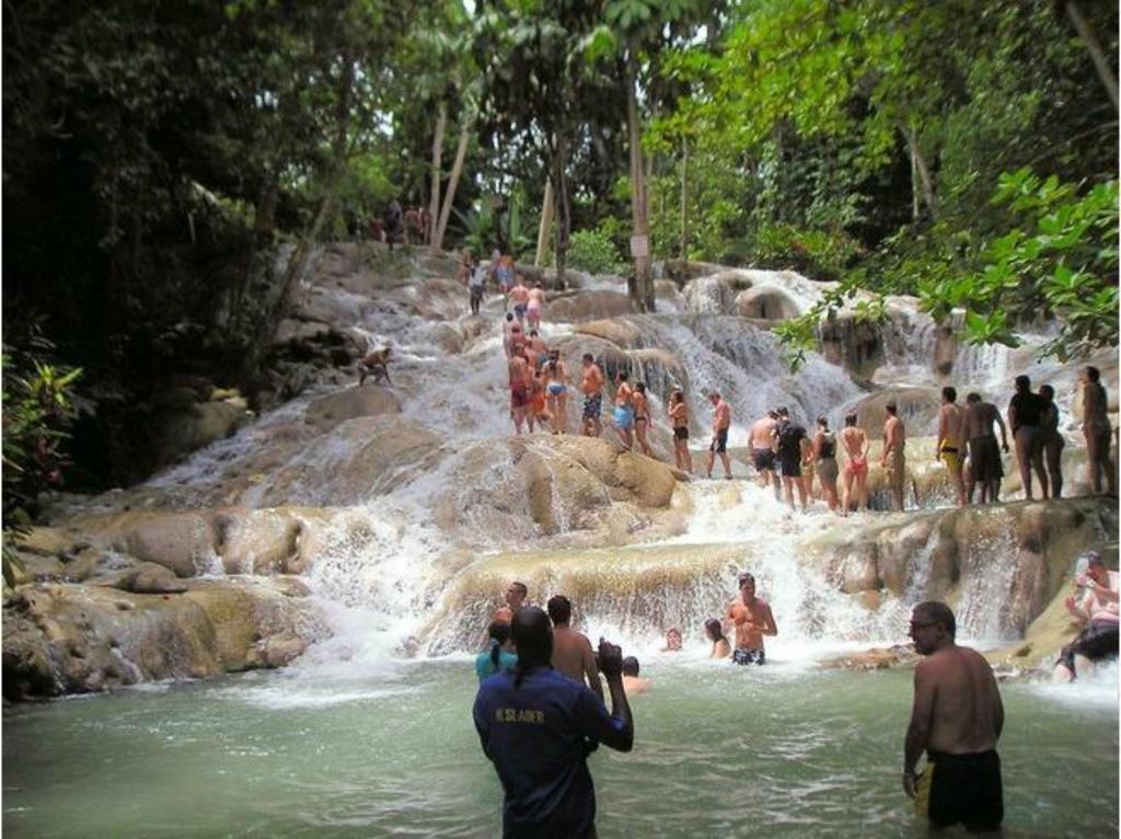 Fisherman'S Point Beach-Front Condomania Ocho Rios Exteriör bild