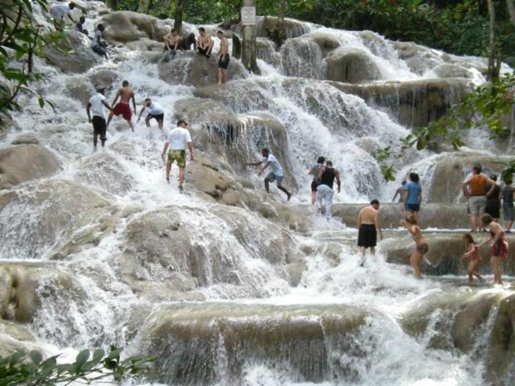 Fisherman'S Point Beach-Front Condomania Ocho Rios Exteriör bild