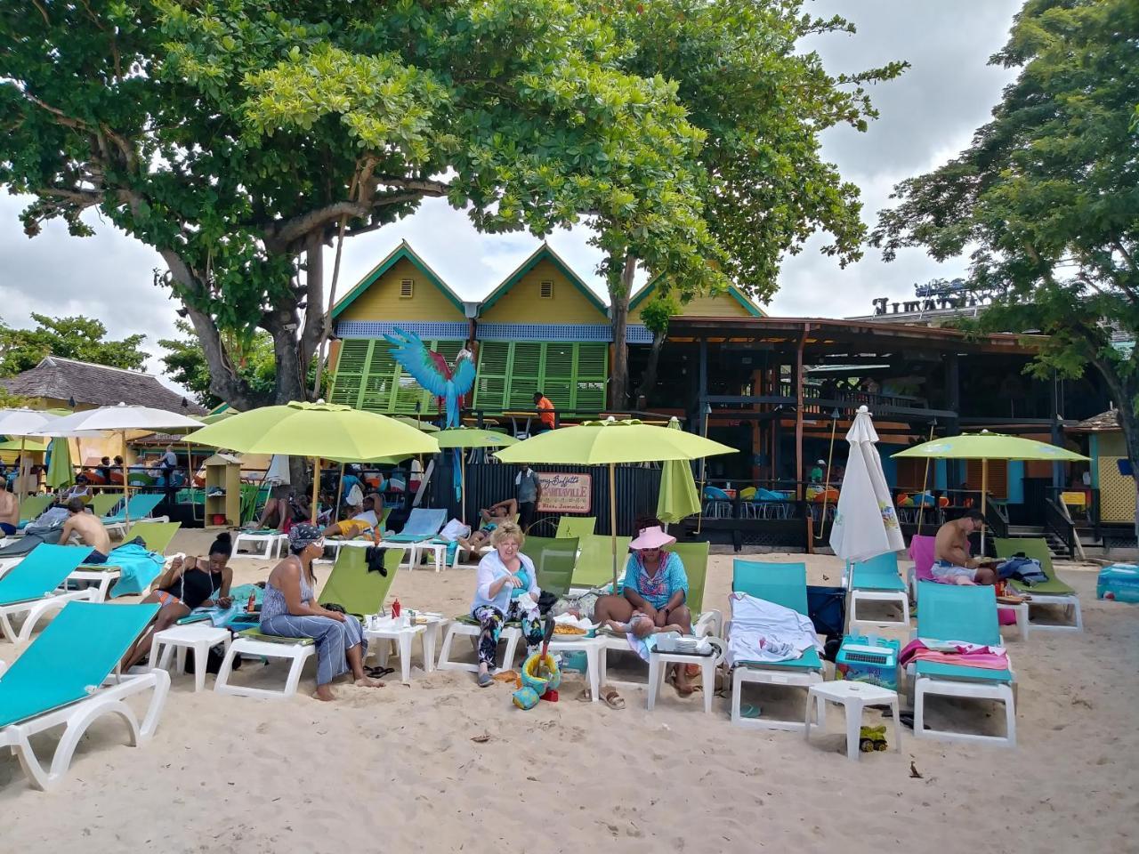 Fisherman'S Point Beach-Front Condomania Ocho Rios Exteriör bild
